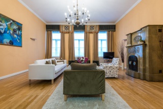 classical style 3-room apartment for lease in the historical center of St-Petersburg