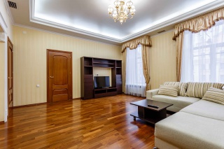 4-room apartment for lease at Griboedova Ch. Emb St-Petersburg