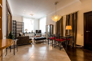 lease spacious classical design 3-room apartment Krestovsky island St-Petersburg